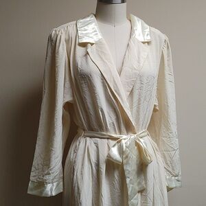 NWT's Vintage Eve Stillman Creamy Pale Yellow Chiffon Robe